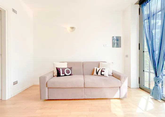 Meraviglia Mediterranea, Davanti Al Mare * Савона